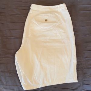 ⭐️  3/$20 ⭐️ Docker’s White Bermuda shorts